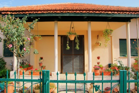 Zikhron-Ya'akov-Israel-Street-Photography-Weekly-Assignment-Lines-Snap-Mammas